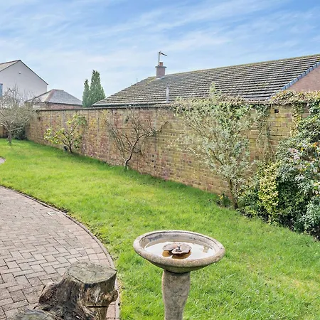 Holiday home 4 Bed In Crosby-on-eden 94398